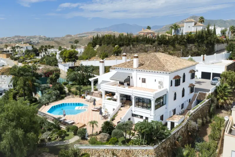 Positioned within the exclusive and peaceful gated... — Costa del Sol · Benahavís