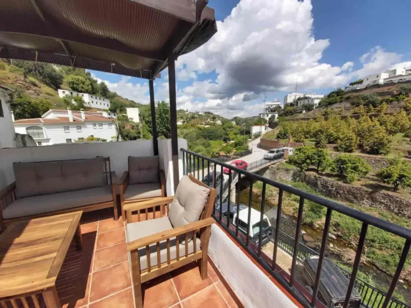 Townhouse on the edge of the village overooking th... — Costa del Sol · Tolox