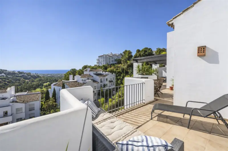 Set within the peaceful residential area of La Qui... — Costa del Sol · Benahavís