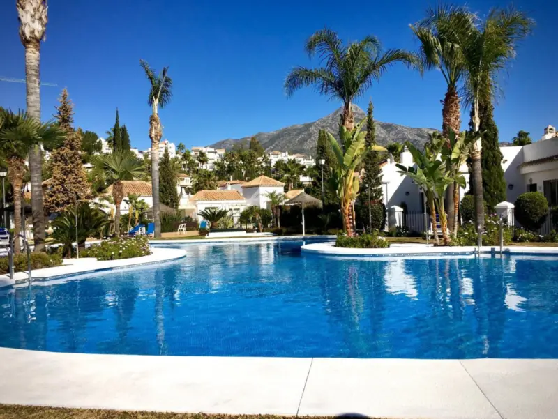 **STUNNING RENOVATED 2-BEDROOM APARTMENT – SEÑORIO... — Costa del Sol · Nueva Andalucía