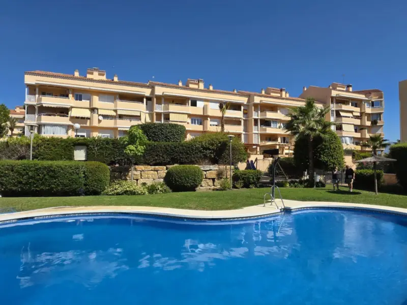 FANTASTIC 3-BEDROOM APARTMENT WITH 2 TERRACES IN S... — Costa del Sol · Selwo