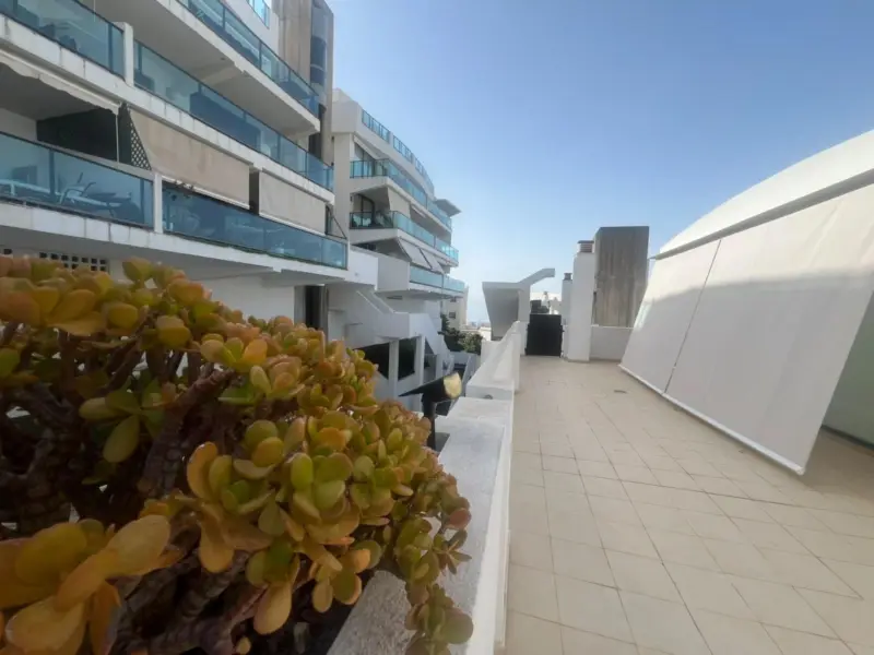 ???? UNIQUE PENTHOUSE WITH A 210 M2 TERRACE, JACUZ... — Costa del Sol · Riviera del Sol