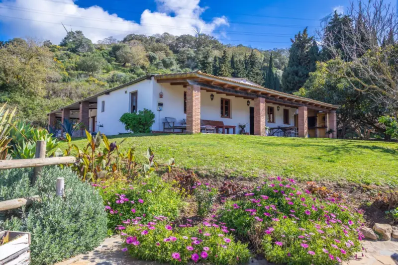 Charming villa in Casares Costa. Located in a priv... — Costa del Sol · Casares