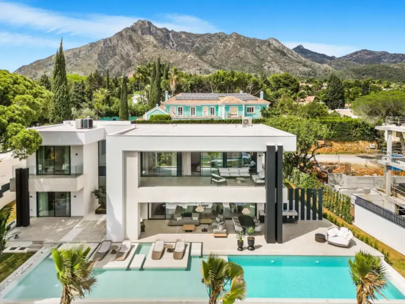 BRAND-NEW LUXURY VILLA IN MARBELLA’S GOLDEN MILE... — Costa del Sol · Nagüeles