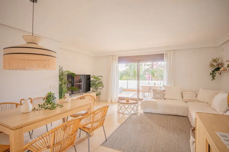 Renovated apartments with 3 bedrooms, living room,... — Costa del Sol · Estepona