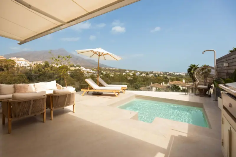This beautiful three-bedroom apartment in Les Belv... — Costa del Sol · Nueva Andalucía