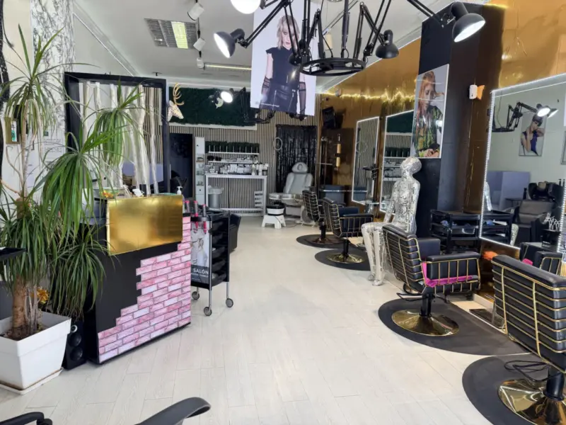 ESTABLISHED HAIRDRESSING & BEAUTY BUSINESS FOR SAL... — Costa del Sol · Benalmádena