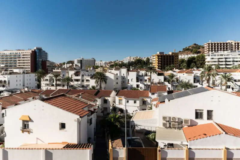 ONE-BEDROOM CORNER APARTMENT WITH LARGE PRIVATE TE... — Costa del Sol · Benalmadena Costa