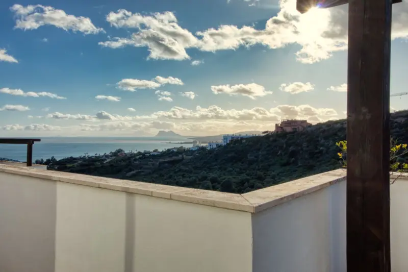 Spacious 3-bedroom top-floor apartment with stunni... — Costa del Sol · Manilva