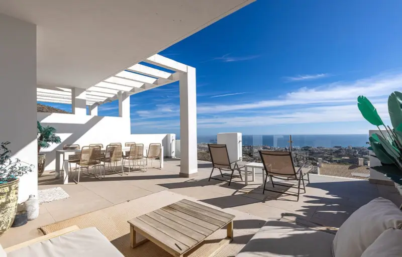 Modern Duplex Penthouse with Panoramic Sea Views i... — Costa del Sol · Benalmádena