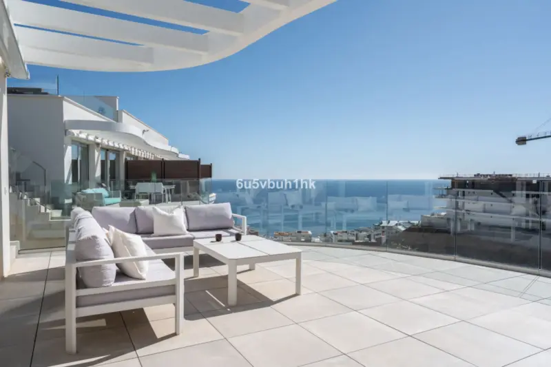 This modern, bright, and spacious 3-bedroom luxury... — Costa del Sol · Fuengirola