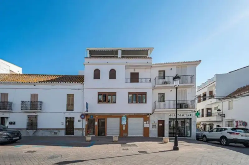 515 m2 building with 5 apartments and 1 fully equi... — Costa del Sol · Manilva