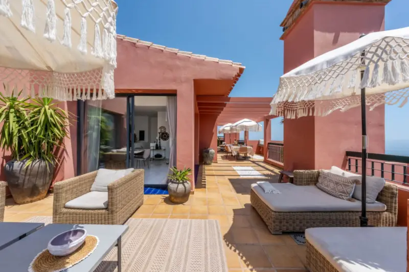 A standout duplex penthouse in Las Cascadas de las... — Costa del Sol · Calahonda