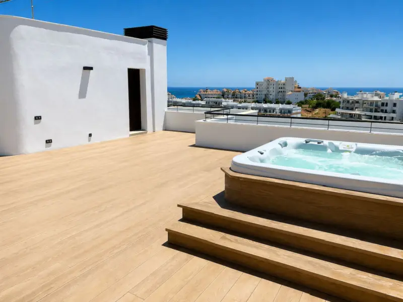 Luxury Duplex Penthouse with Rooftop Jacuzzi and P... — Costa del Sol · Estepona