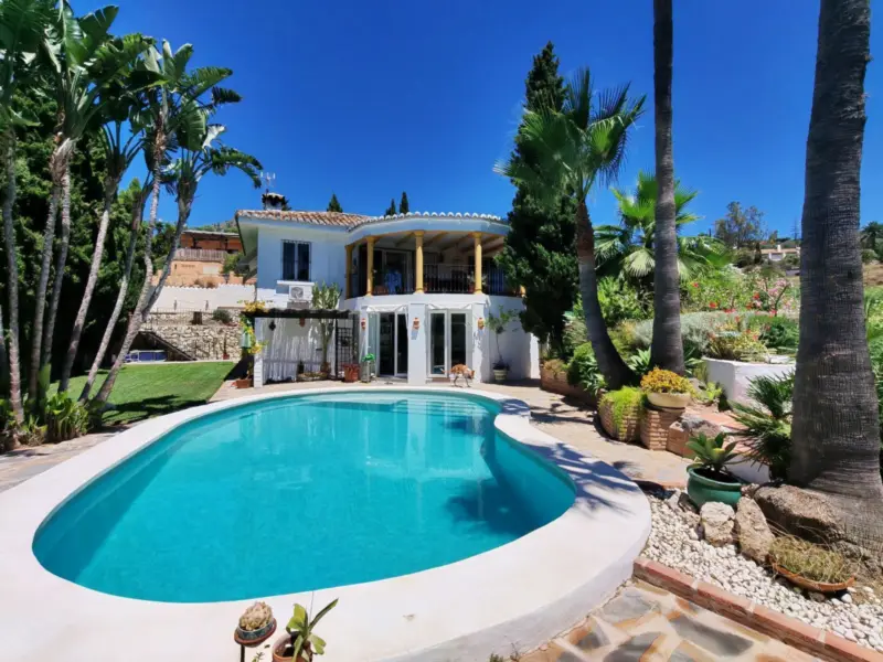 NEW ON THE MARKET- SPECTACULAR ANDALUCIAN VILLA- L... — Costa del Sol · Benalmádena