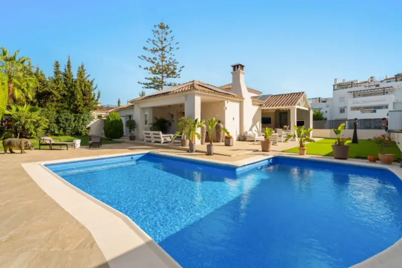Exclusive fully renovated Spanish villa with heate... — Costa del Sol · Estepona
