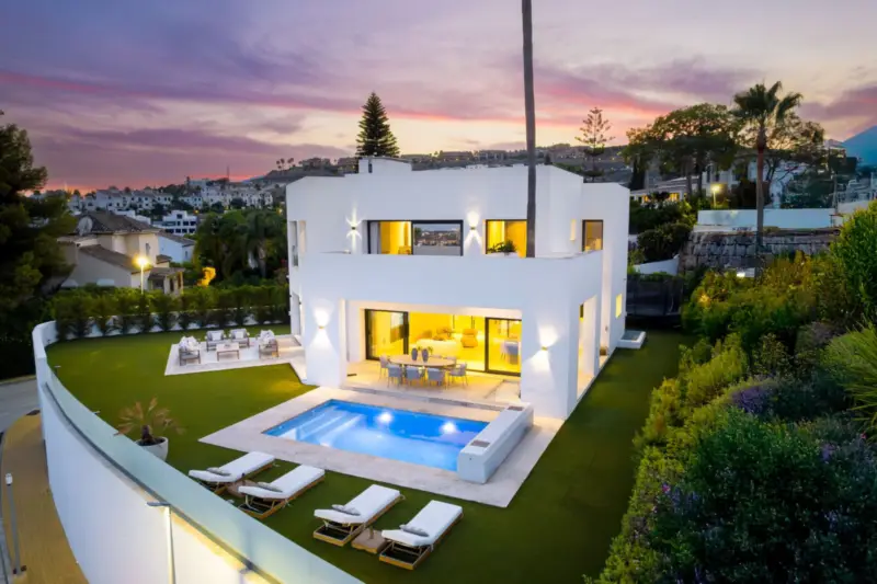 Contemporary villa for sale in the exclusive gated... — Costa del Sol · Benahavís
