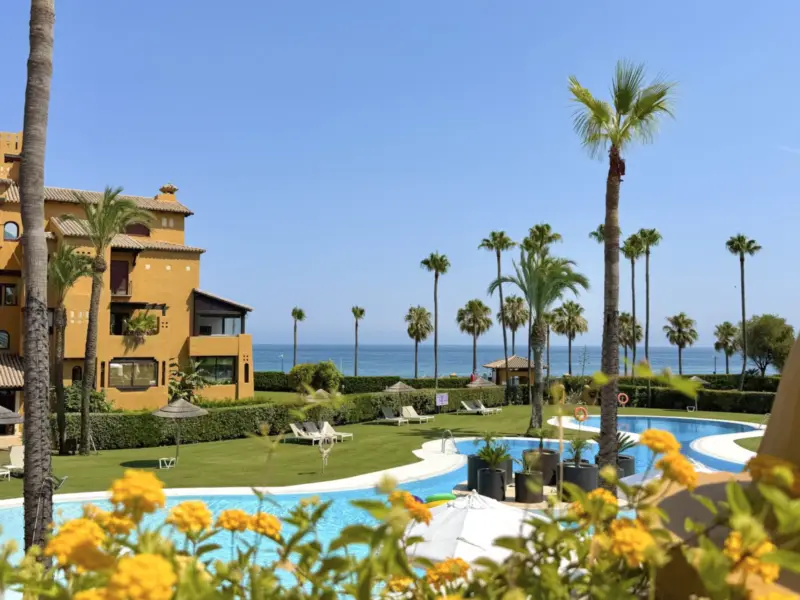 Located in the prestigious beachfront residence Lo... — Costa del Sol · Estepona