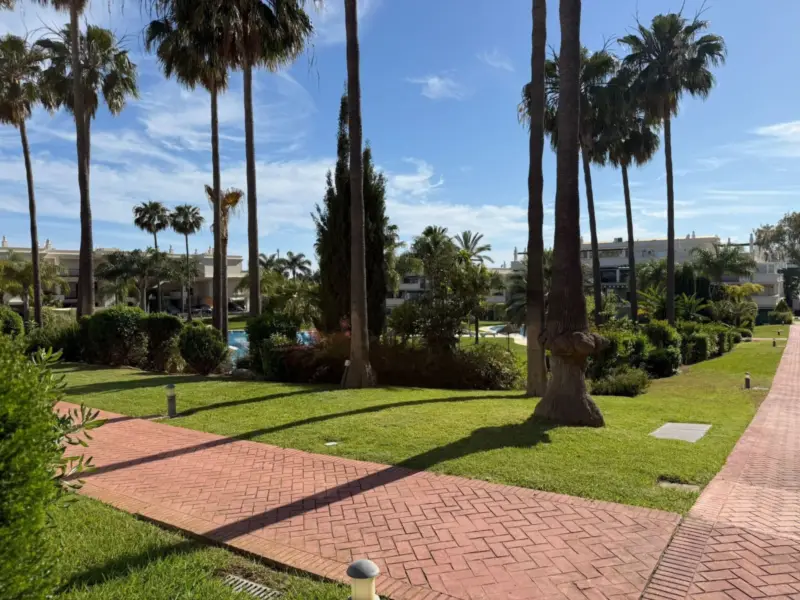 This fully renovated ground-floor apartment blends... — Costa del Sol · Nueva Andalucía