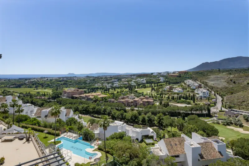 This exceptional penthouse is set within Los Flami... — Costa del Sol · Benahavís