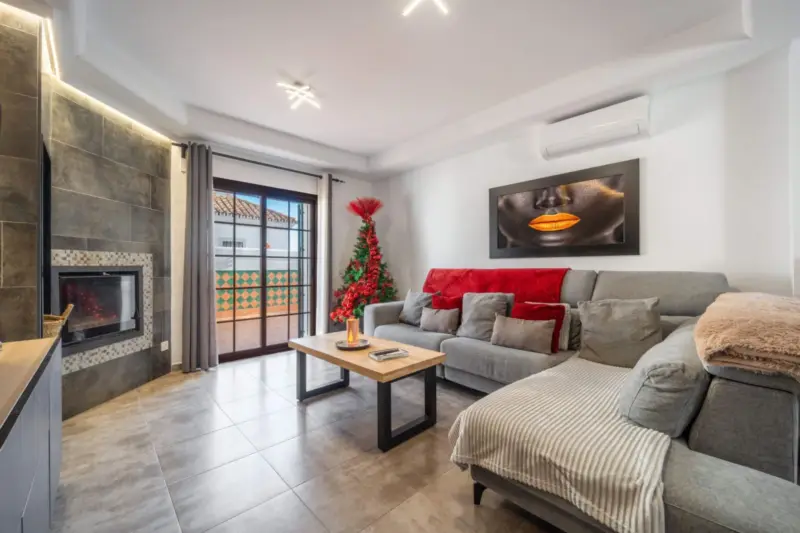 306 m2 built · 3 floors + rooftop terrace · Only 1... — Costa del Sol · Estepona