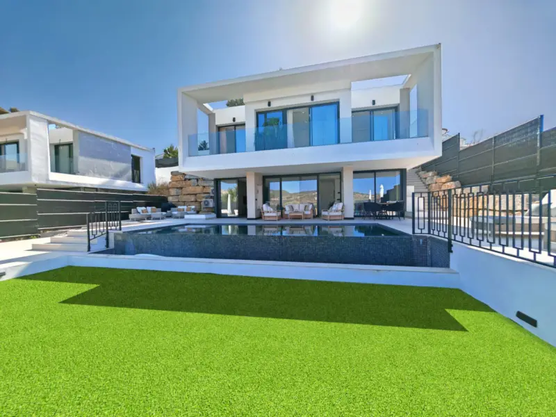 Villa for sale in , Estepona with 4 bedrooms, 3 ba... — Costa del Sol · Estepona
