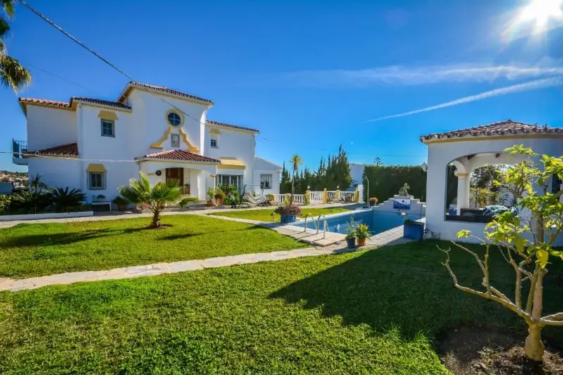 Wonderful Villa Estepona with self contained apart... — Costa del Sol · Estepona