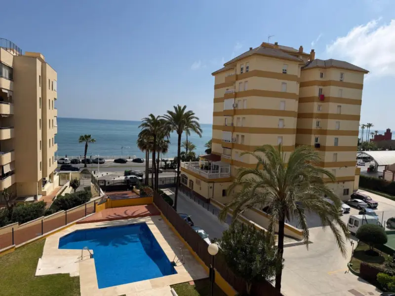 Apartment for sale in Benalmádena with sea views... — Costa del Sol · Benalmádena