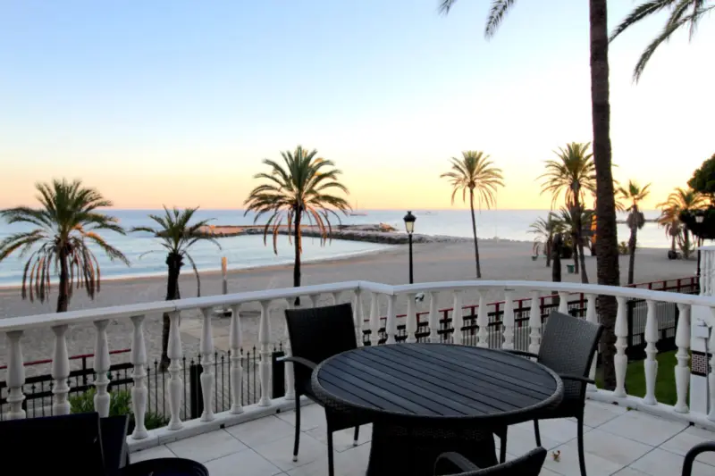 Stunning 4 bedroom duplex apartment in a beachfron... — Costa del Sol · Puerto Banús