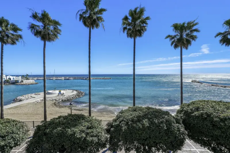 The Ultimate Frontline Canvas – 1, 2, or 3 Modern... — Costa del Sol · Marbella