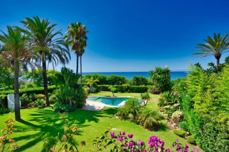 This remarkable beachfront villa, located adjacent... — Costa del Sol · Marbella