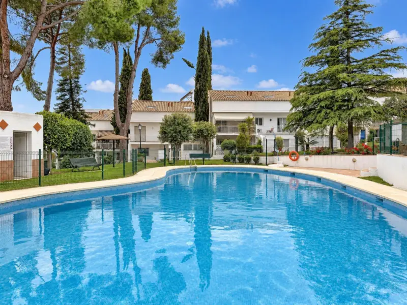 4-BEDROOM TOWNHOUSE WITH PRIVATE PATIO AND TERRACE... — Costa del Sol · Nagüeles