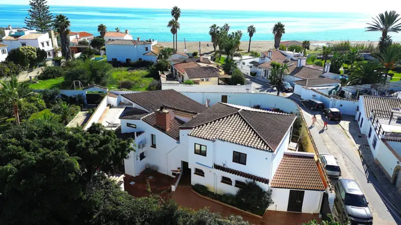 This beautiful villa is located just steps from th... — Costa del Sol · Estepona