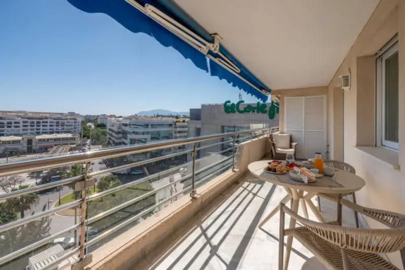 LUXURY APARTMENT IN PUERTO BANÚS, STEPS FROM THE B... — Costa del Sol · Puerto Banús