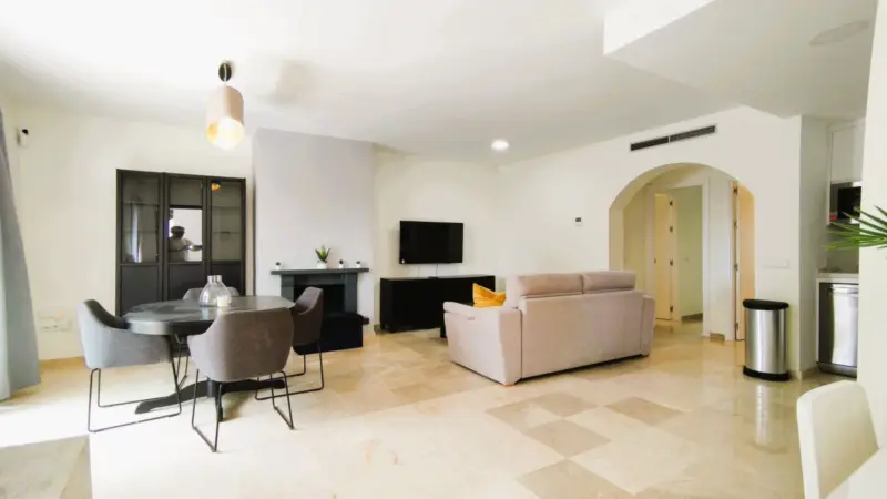### Renovated 2-Bedroom Apartment in Pinos de Aloh... — Costa del Sol · Nueva Andalucía