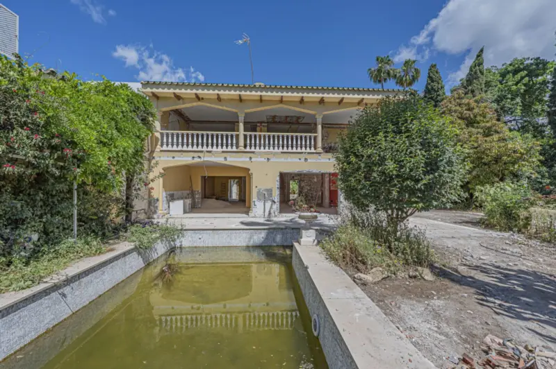 INVESTMENT OPPORTUNITY - HOUSE TO RENOVATE NEAR SI... — Costa del Sol · Nagüeles