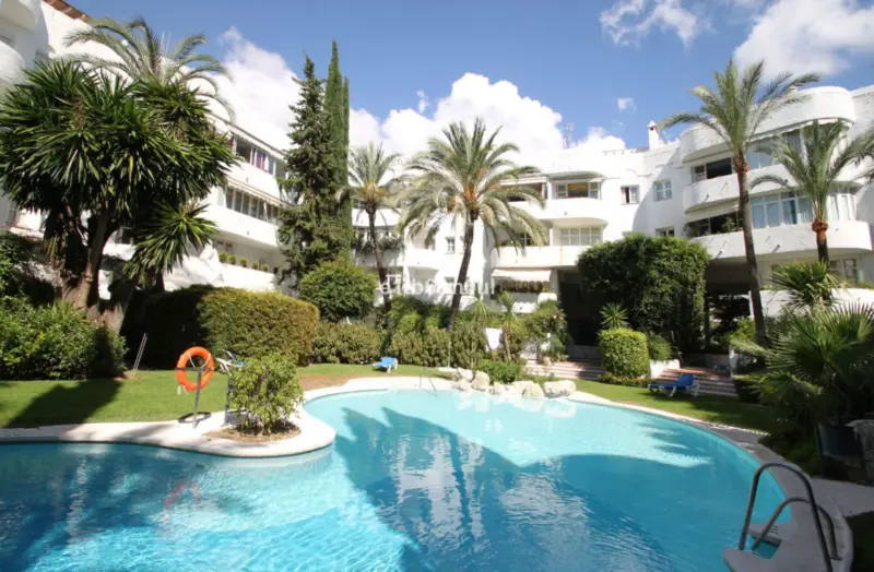 South-facing duplex penthouse in Marbella Real, on... — Costa del Sol · The Golden Mile