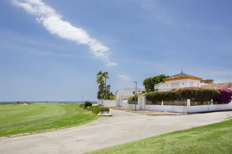 Situated in a truly unique frontline golf position... — Costa del Sol · Guadalmina Baja