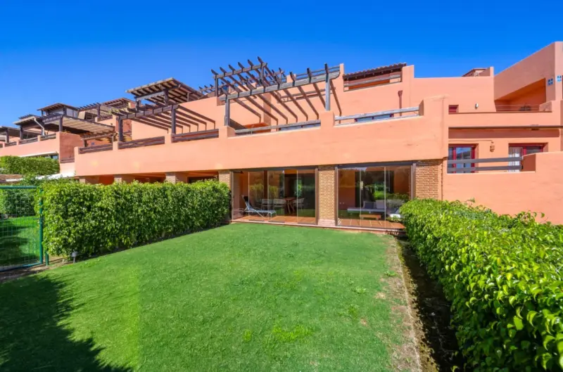 Exclusive ground-floor apartment with a private ga... — Costa del Sol · Casares Playa
