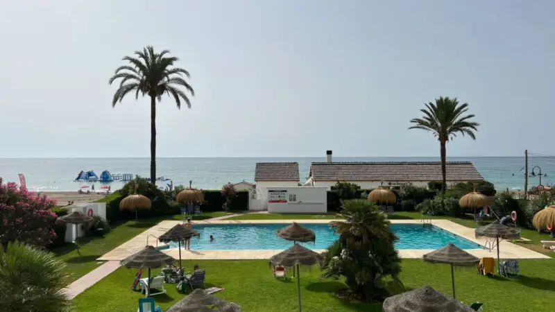 Exclusive beachfront apartment in La Cala de Mijas... — Costa del Sol · La Cala de Mijas