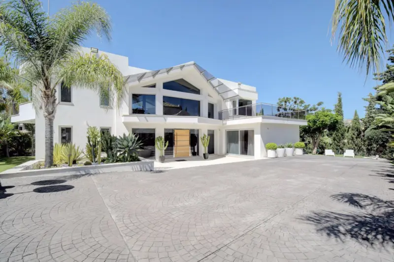 Property — Costa del Sol · Nueva Andalucía
