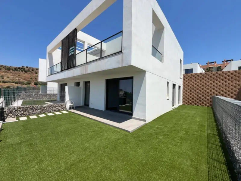 SEMI-DETACHED HOUSE WITH A FANTASTIC VIEW OF THE S... — Costa del Sol · Riviera del Sol