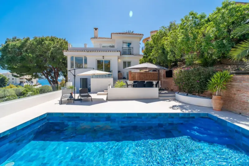 Discover this elegant renovated villa located in o... — Costa del Sol · Torreblanca